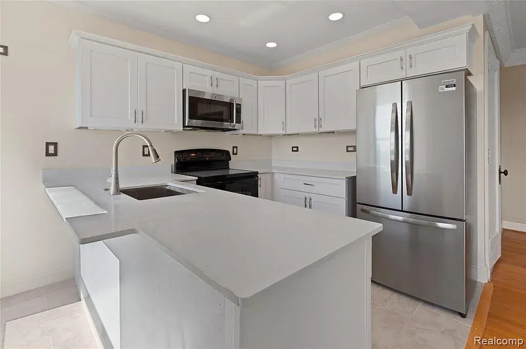 Building Photo - 15 E Kirby St