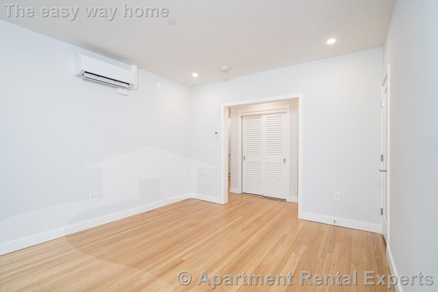 Building Photo - 17 Forest St