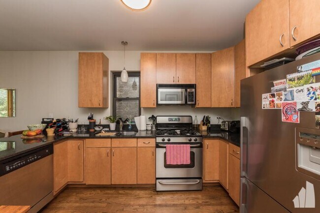 Building Photo - 3 bedroom in Chicago IL 60622
