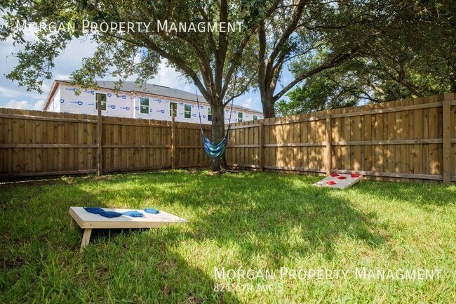 Building Photo - Amazing Freshly Painted Jacksonville Beach...