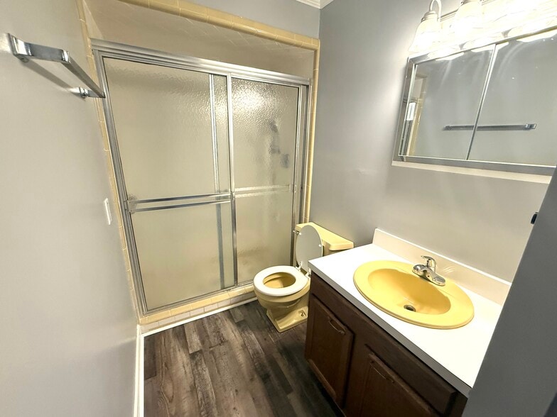 Master Bathroom - 200 Santree Dr