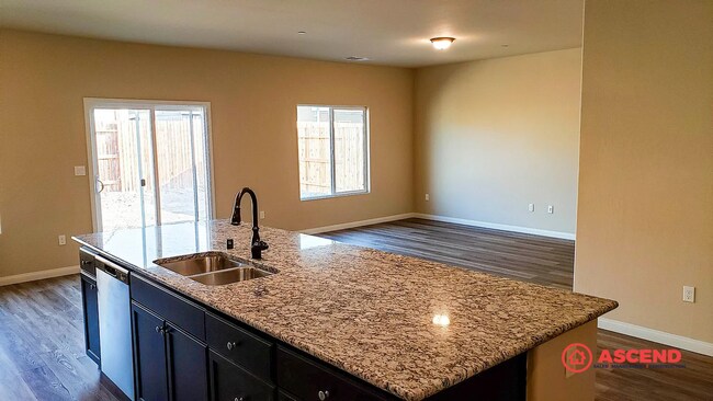 Building Photo - 4 Bedroom 2 Bath Newly Constructed Home