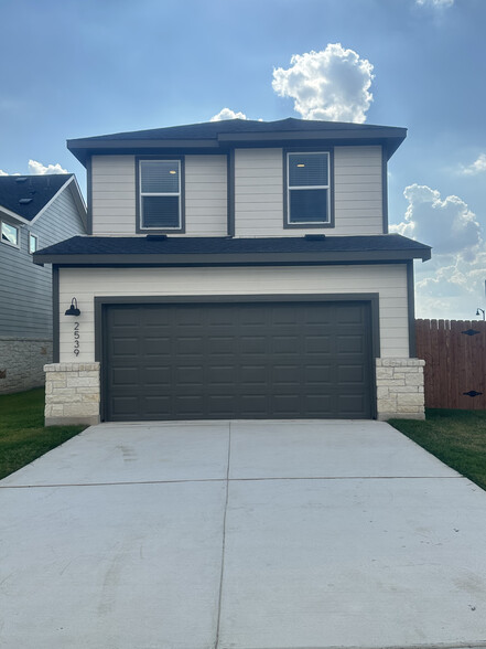 Garage Entrace (Back Alleyway) - 2539 Rose Archer Ln