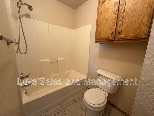 Building Photo - 1427 SW 23rd St