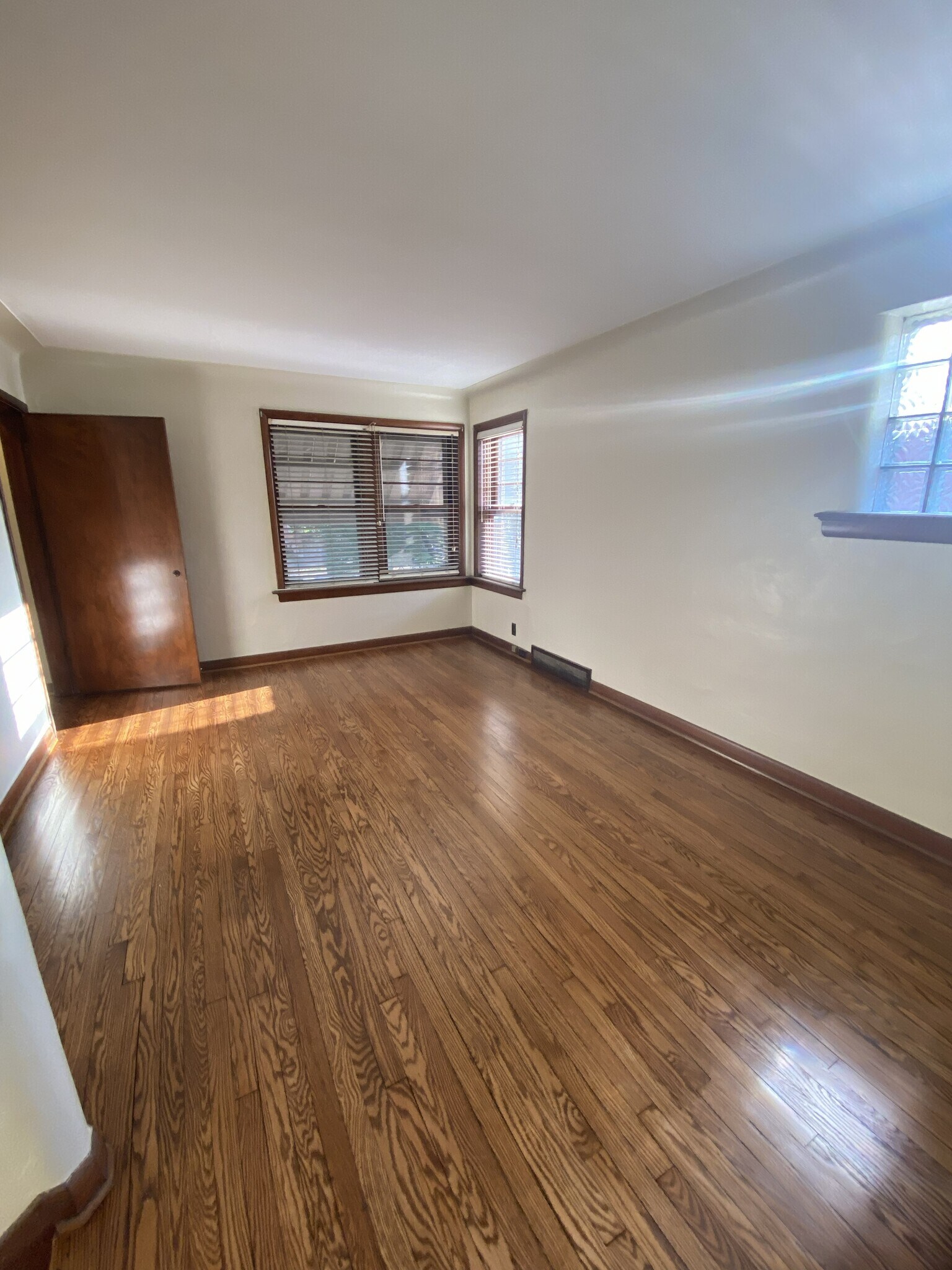 Living Room - 5471 Loughborough Ave