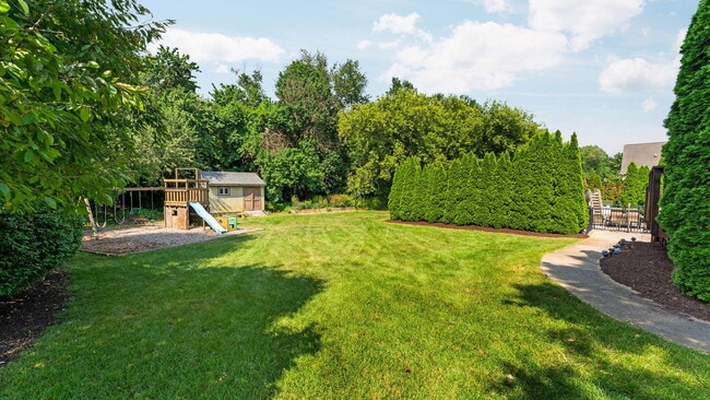 Building Photo - 9069 Emerson Dr