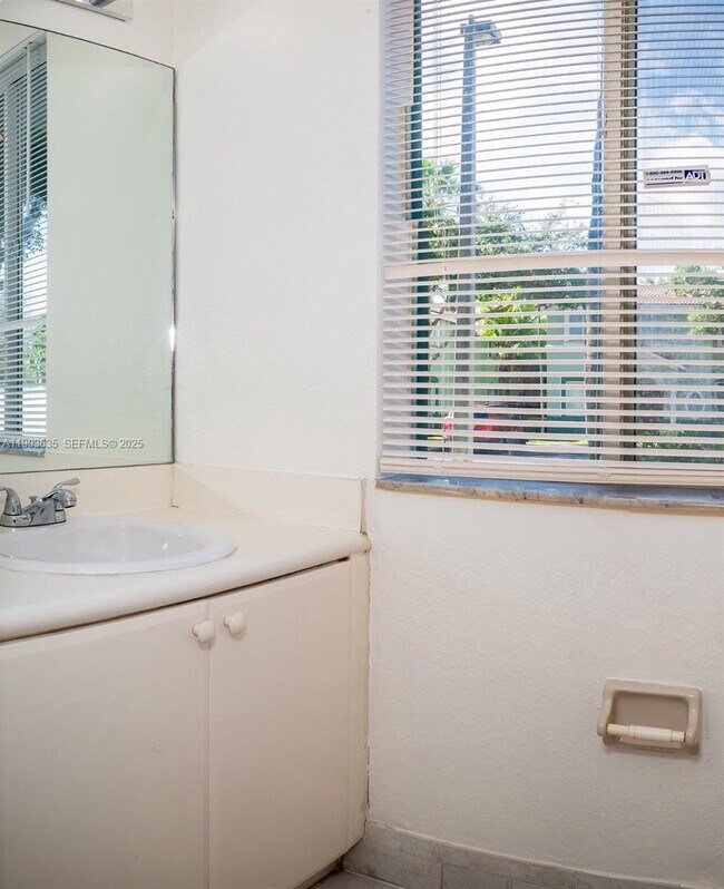 Building Photo - 2831 SE 15th Rd