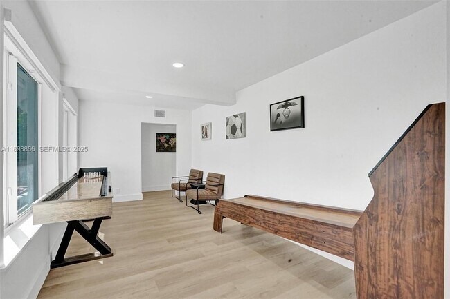 Building Photo - 725 Harrison St