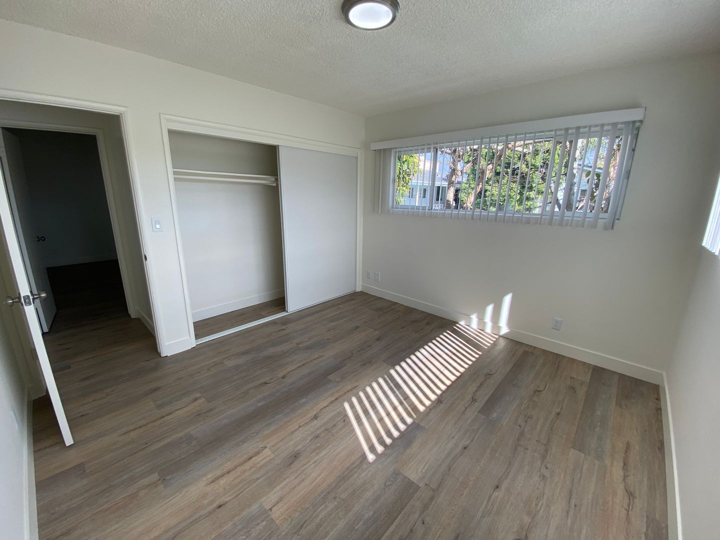 Building Photo - 5230 Vesper Ave