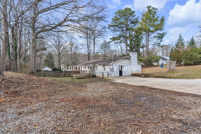 Building Photo - 107 River Rd Cir-