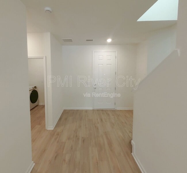 Building Photo - 227 Boulder Ln