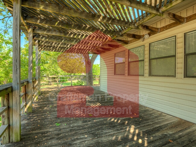 Building Photo - 1501 Gladstone Terrace