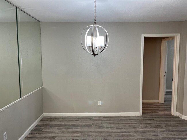 Building Photo - 10637 Braes Bend Dr