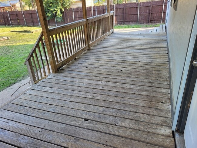 Building Photo - 614 Highland Ave