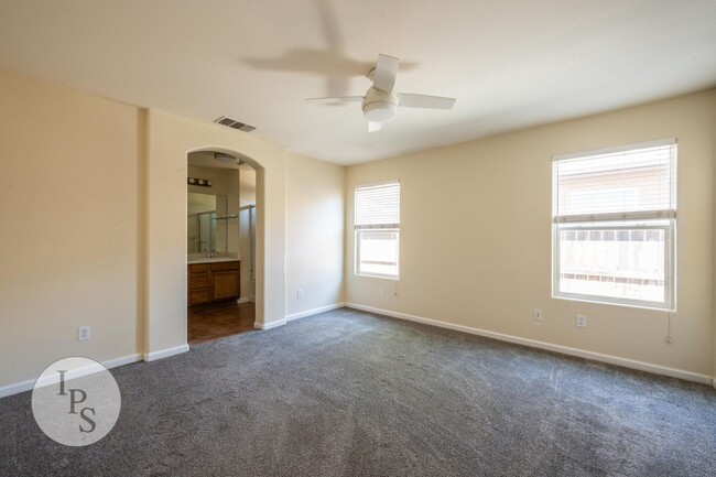 Building Photo - Fresno South East Home, 3BR/2BA, Built 200...