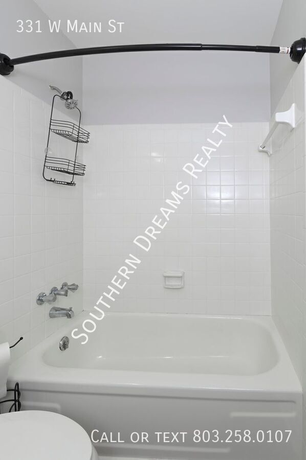 Building Photo - 331 W Main St