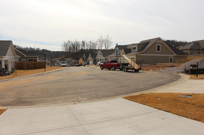 Building Photo - Private Fenced Backyard in Beautiful Commu...