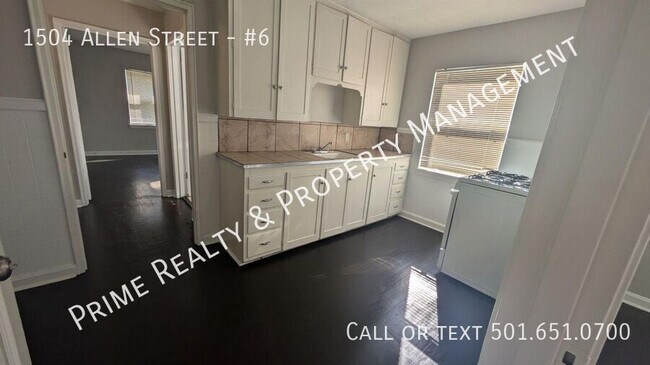 Building Photo - 1504 Allen St