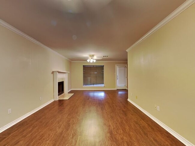 Building Photo - *No Application Fees* $1,000 off First Mon...