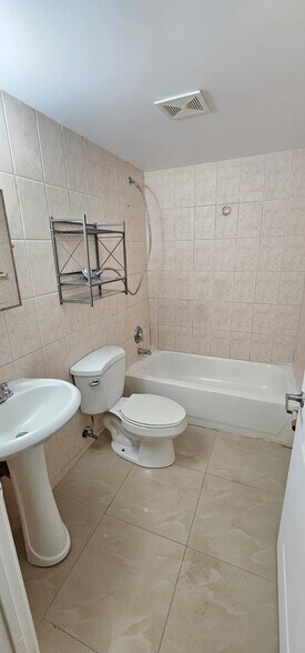 Building Photo - 110 SE 2nd St