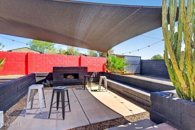 Building Photo - 346 E Papago Dr