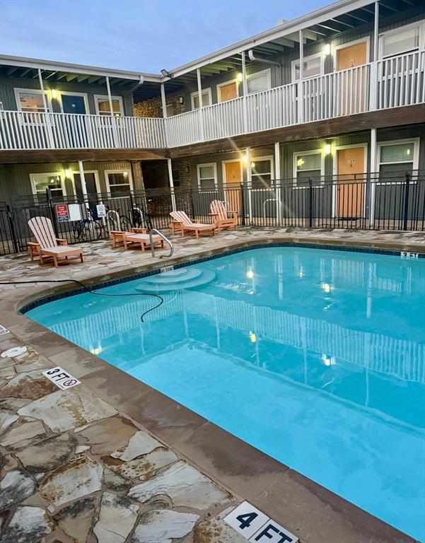 Building Photo - 2401 Manor Rd