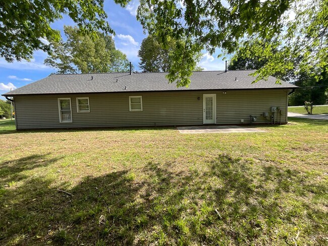 Building Photo - 2553 Old Mill Rd