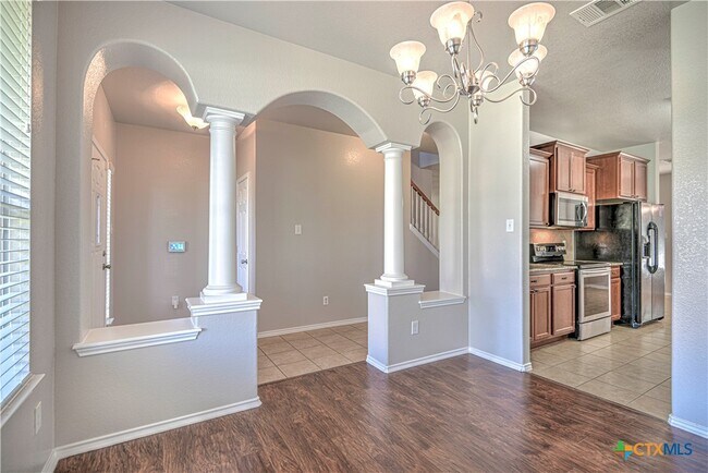 Building Photo - 1011 Sugar Brook Dr