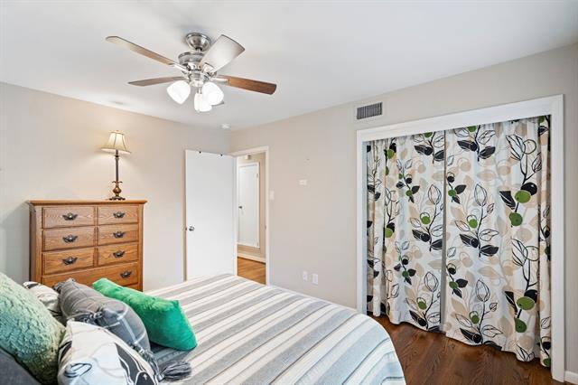 Building Photo - 9203 Livenshire Dr