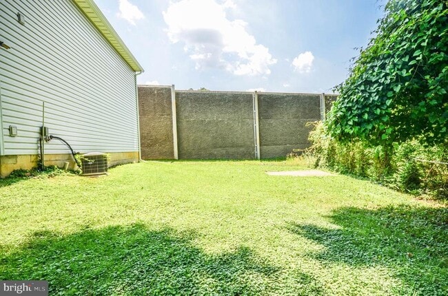 Building Photo - 2812 Yeonas Dr