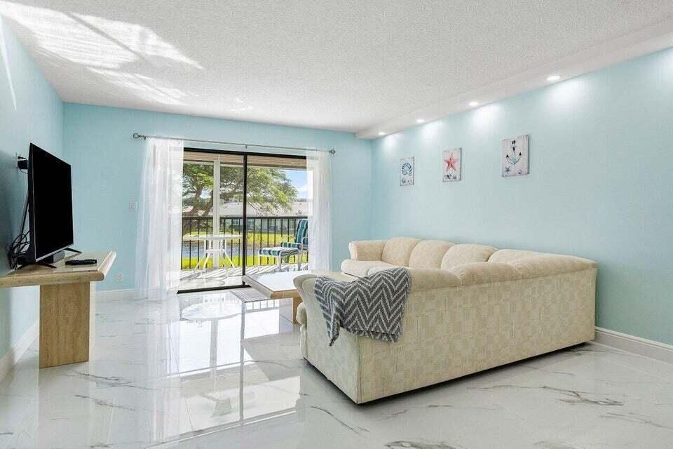 Building Photo - 7076 Huntington Ln