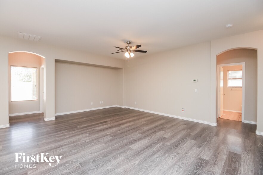 Building Photo - 28067 N Quartz Dr