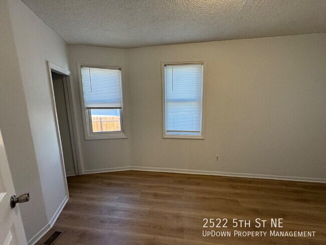 Building Photo - 2522 5th St NE