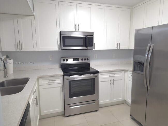 Building Photo - 1120 NW 124th Pl