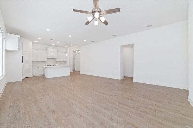 Building Photo - 31019 Star Gazer Rd