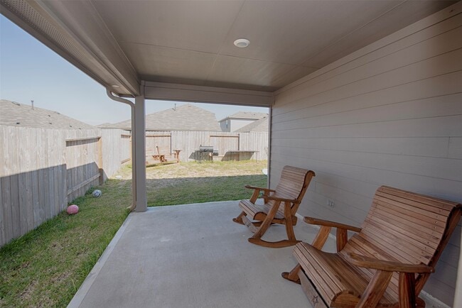 Building Photo - 15223 Mayflower St