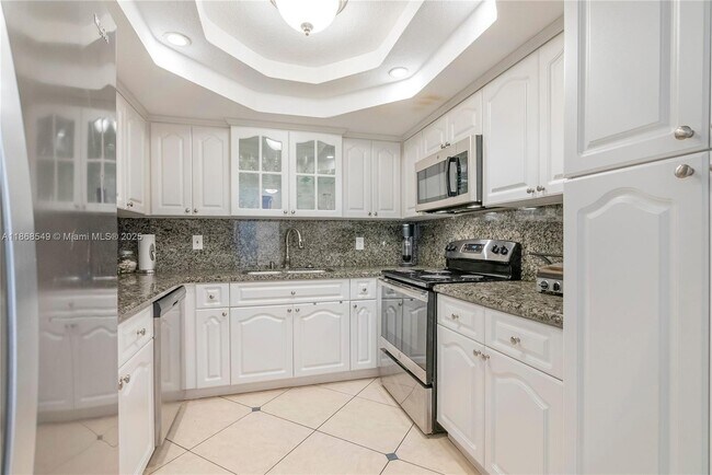 Building Photo - 5701 Collins Ave
