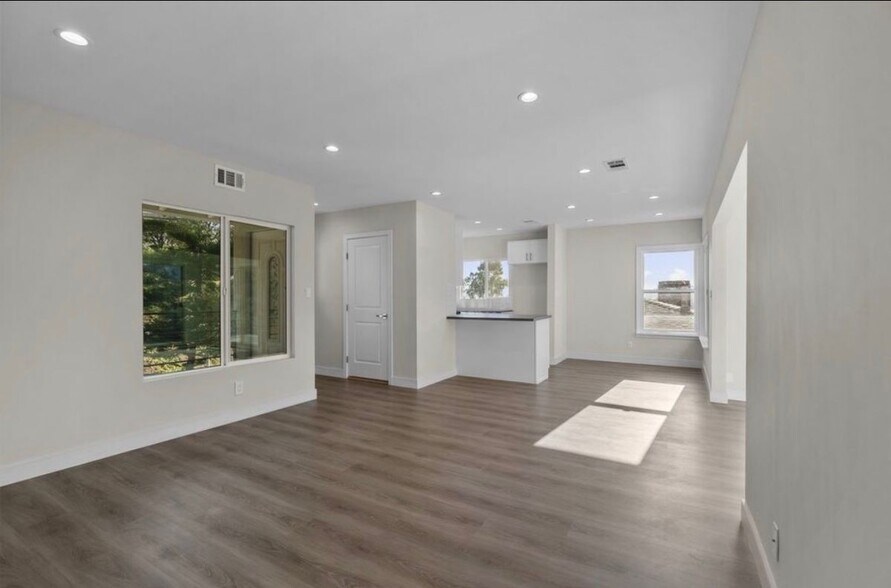 Building Photo - 1881 Verdugo Loma Dr