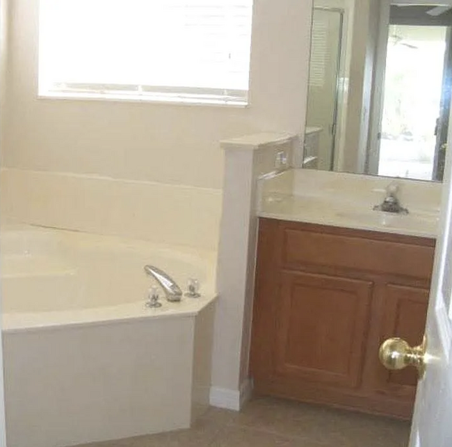 Building Photo - 9813 Secret Cove Ln