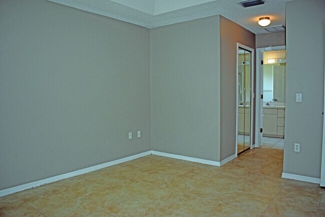 Building Photo - 14499 Tamarind Loop