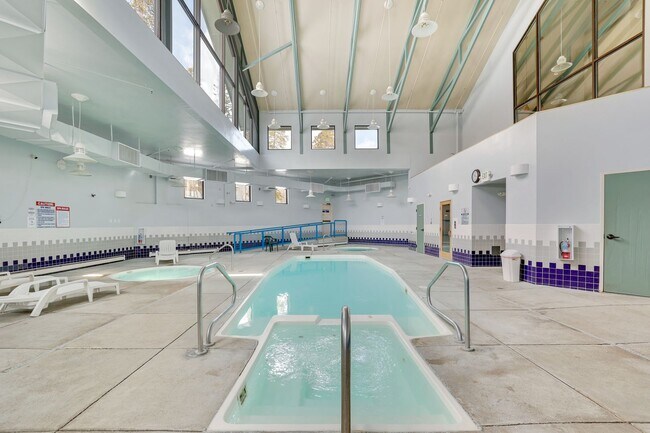 Building Photo - FREE MONTH RENT w/ 1 Year Lease - 3rd floo...