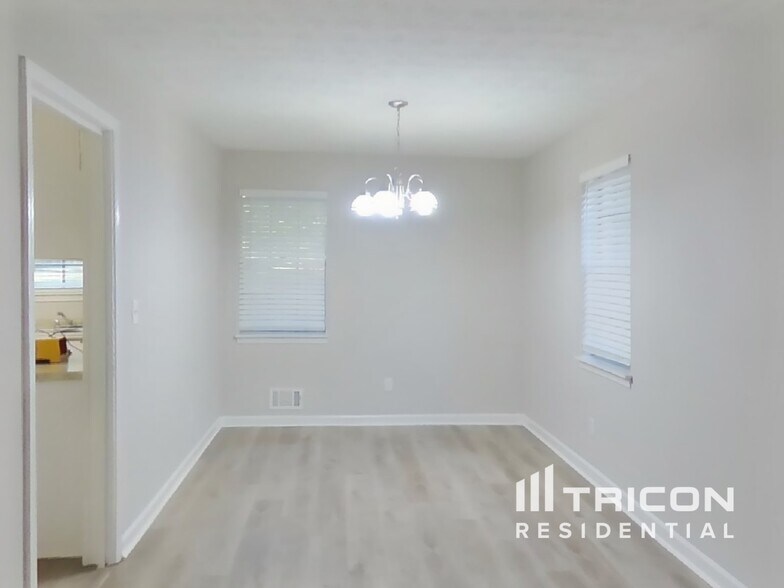 Building Photo - 30 Carriage Cir