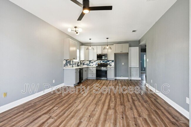 Building Photo - 2632 Annette St