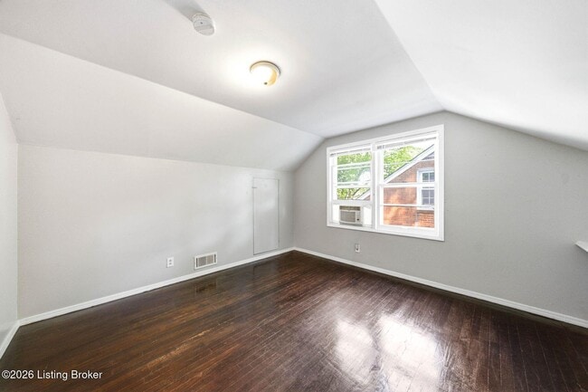 Building Photo - 3021 Wedgewood Wy