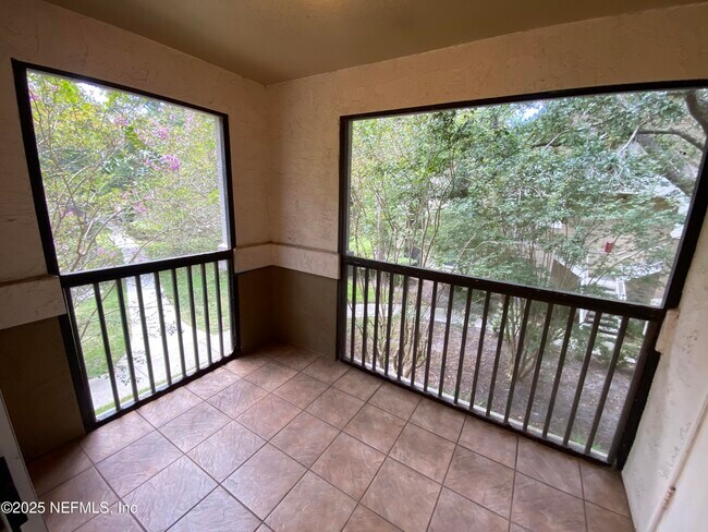 Building Photo - 11 Arbor Club Dr