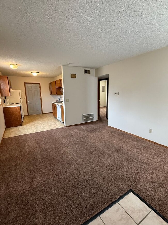 Building Photo - HAPPY HOLIDAYS ~ Half off Move In Rent**