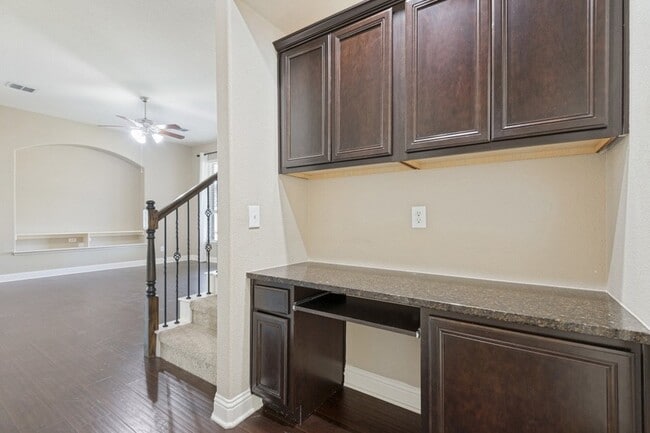 Building Photo - 594 Louder Way