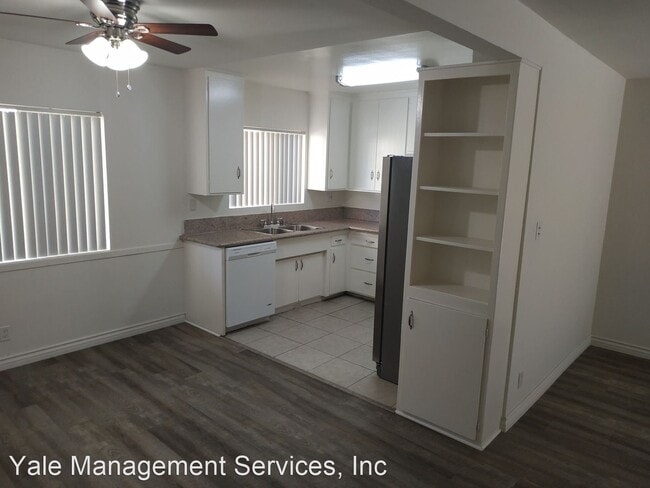 Building Photo - 18553-18563 Clark St