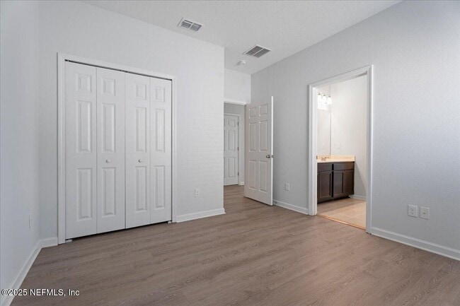 Building Photo - 221 Ness Cir
