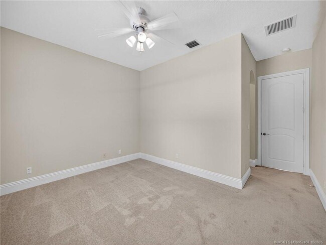 Building Photo - 259 Calmo Cir
